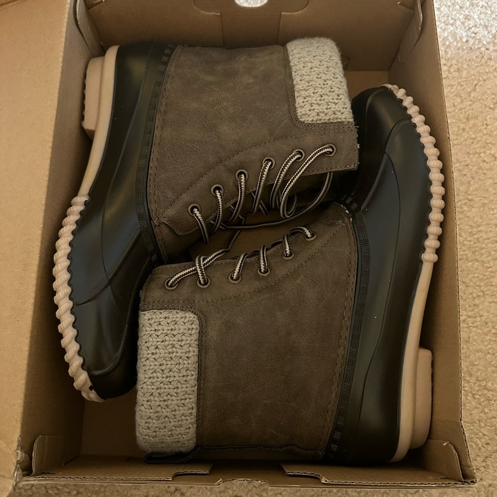 Stylish Winter Boots with Knit Cuff